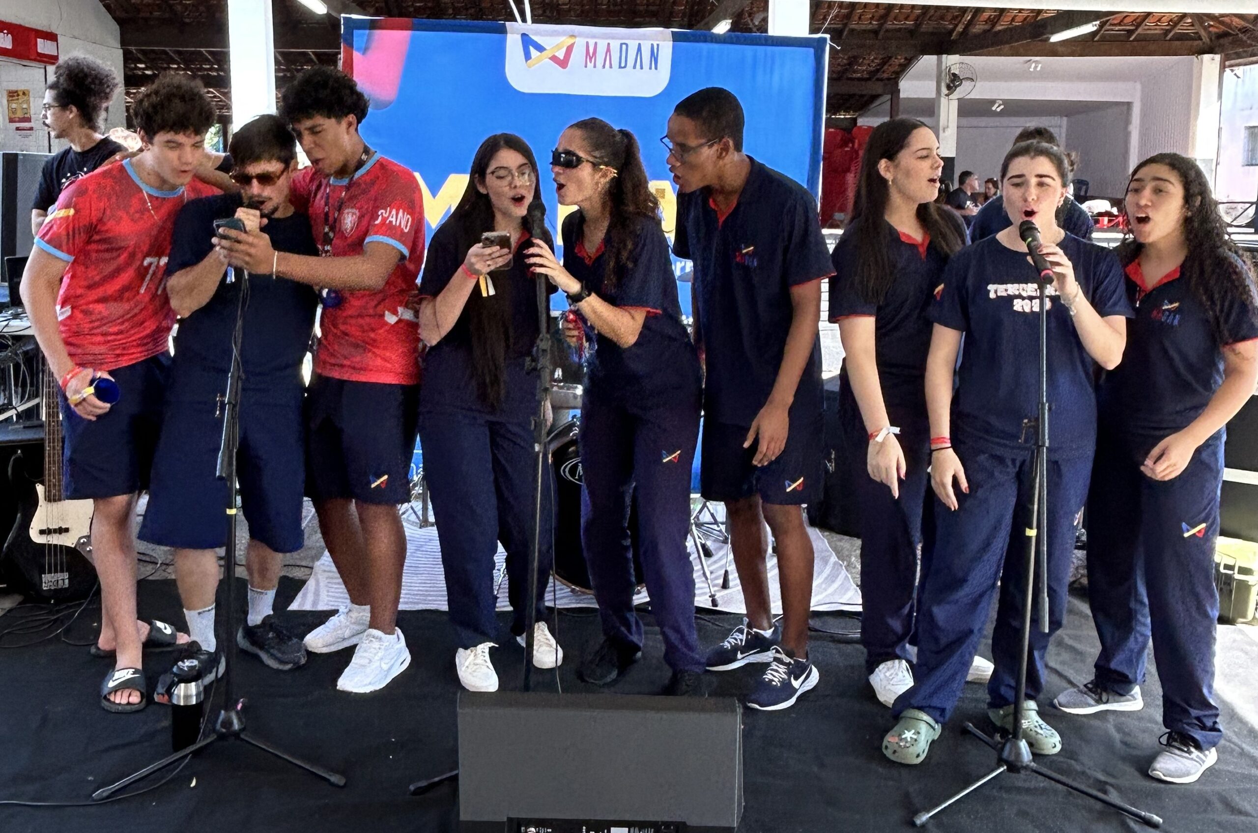 Pizza, música e diversão: MADAN Day 2025 agita alunos e colaboradores no Clube Álvares Cabral